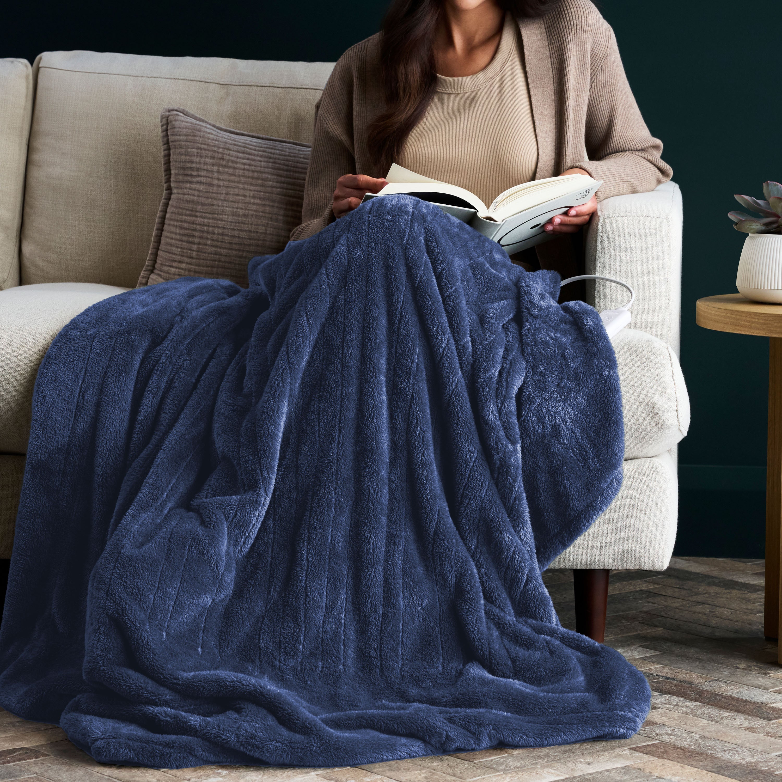 Sunbeam Heated Throw Blanket Arctic Plush Eco Quick Control 4 Heat Navy 50x60