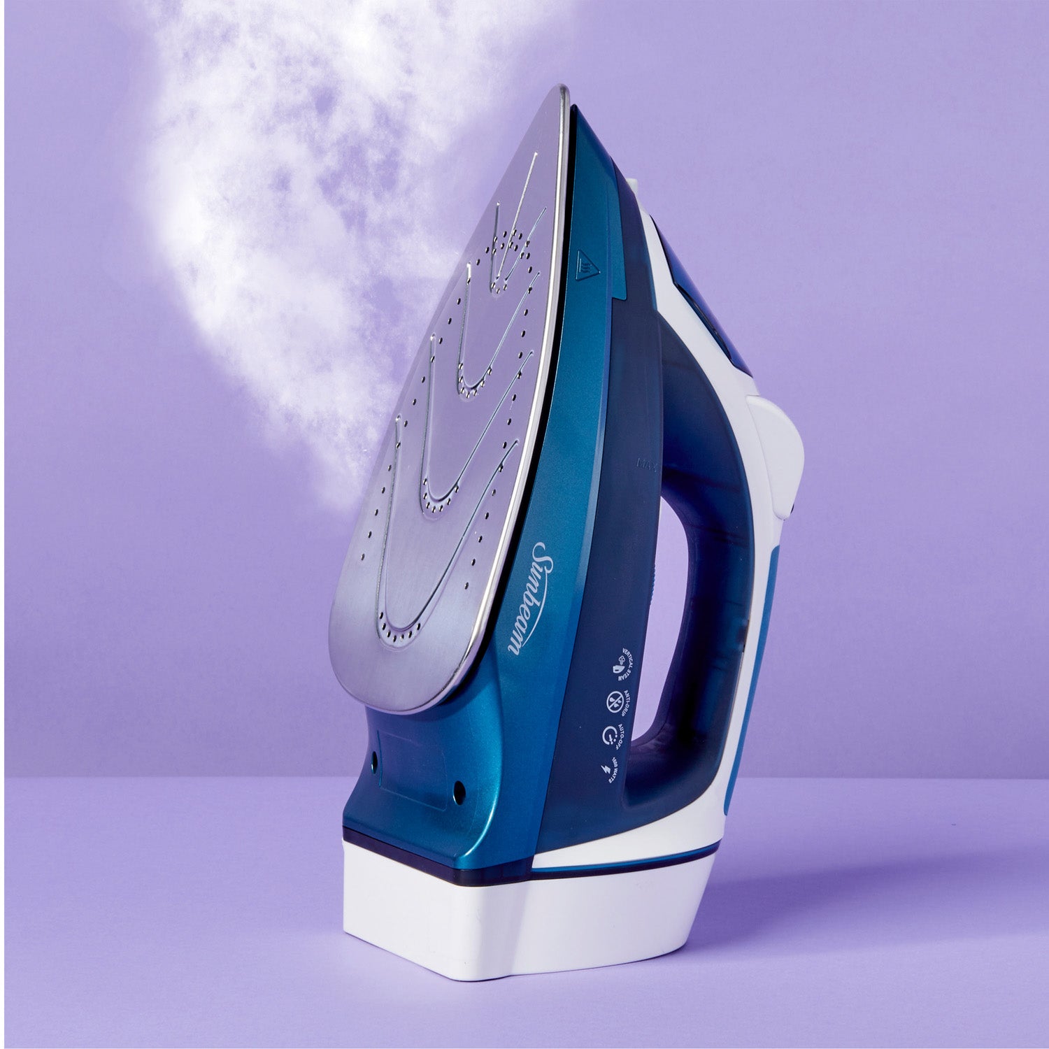 Sunbeam 1600W Retractable Cord Iron